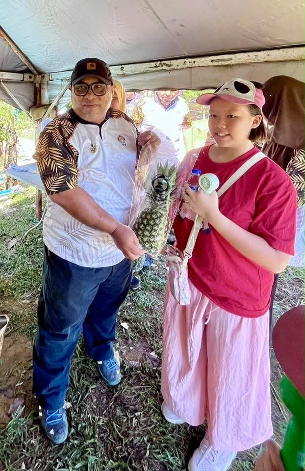 LAWATAN SAMBIL BELAJAR KE LADANG NANAS KAMPUNG HUTAN KUIN, MACHANG