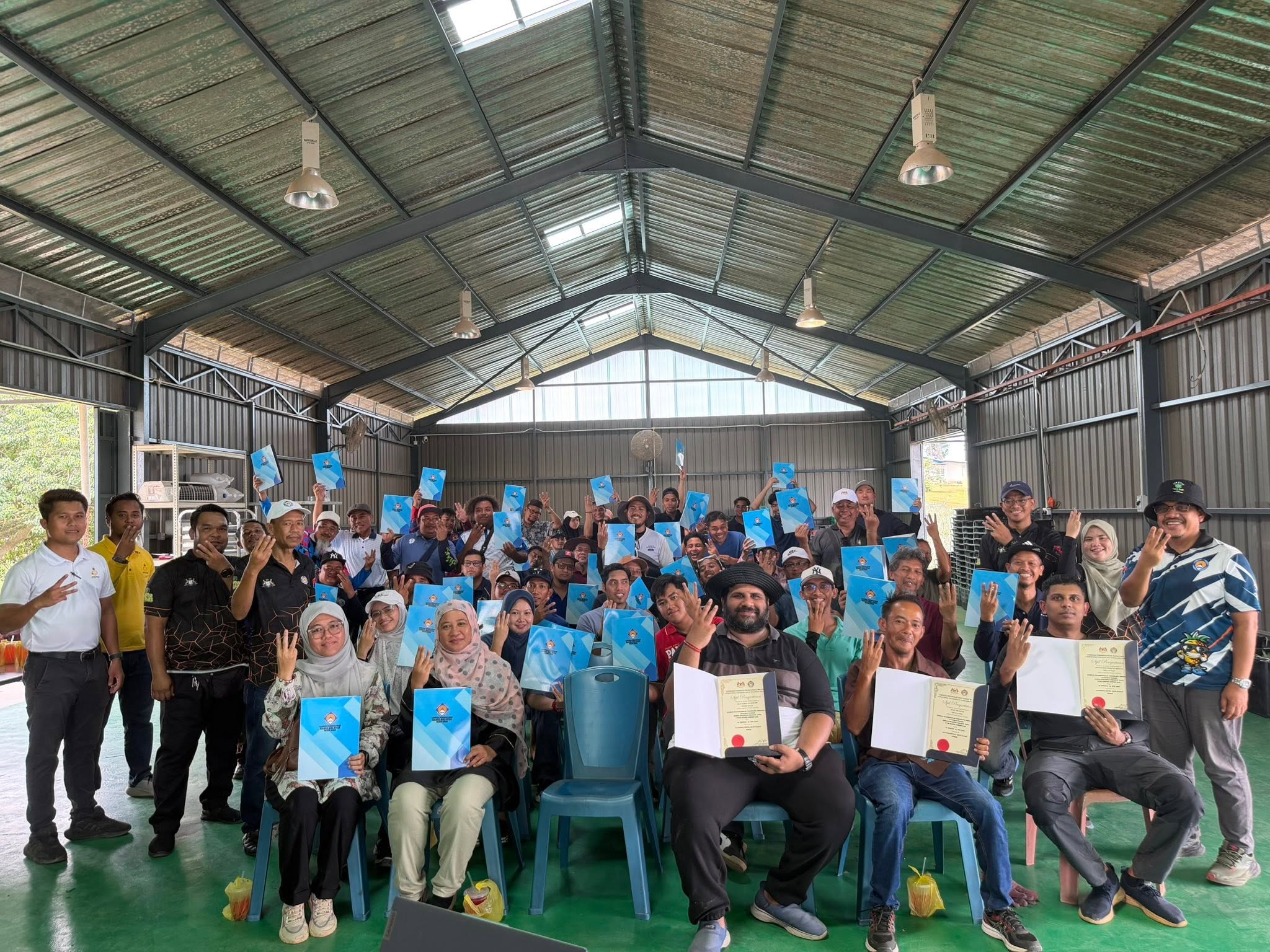 KURSUS TRANSFORMASI TEKNOLOGI PENGURUSAN TANAMAN NANAS LPNM NEGERI JOHOR