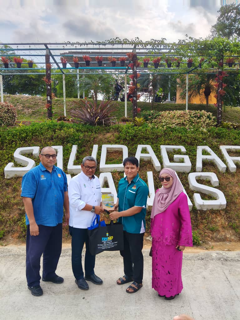 Lawatan kerja YB Dato’ Hj Rashidi bin Zainol Exco Pembangunan Luar Bandar, Agroteknologi & Keterjaminan Makanan dan Keusahawanan Pulau Pinang ke Saudagar Nanas Sg Merab